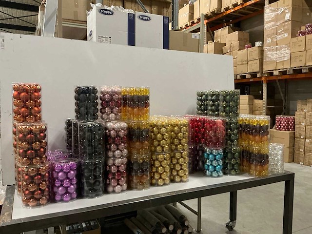 Partij diverse glazen kerstballen 60mm 30/tube (82 tubes) - afbeelding 1 van  17