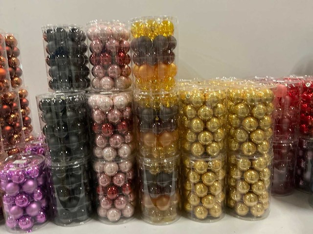 Partij diverse glazen kerstballen 60mm 30/tube (82 tubes) - afbeelding 14 van  17