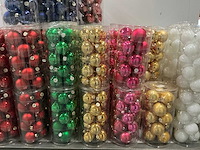 Partij diverse glazen kerstballen 80mm 15/tube (112 tubes) - afbeelding 5 van  20
