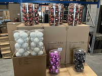 Partij diverse glazen kerstballen 80mm 15/tube (81 tubes) - afbeelding 1 van  9