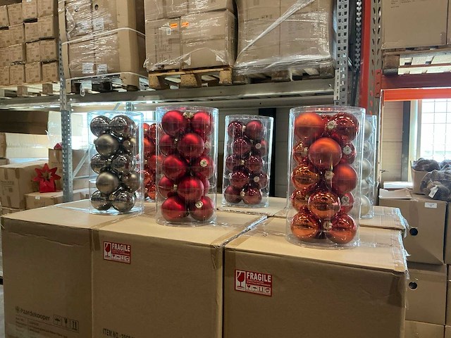 Partij diverse glazen kerstballen 80mm 15/tube (96 tubes) - afbeelding 1 van  20