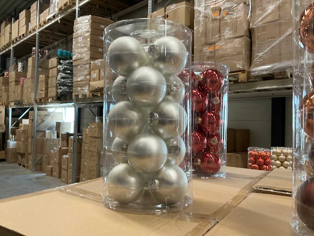 Partij diverse glazen kerstballen 80mm 15/tube (96 tubes) - afbeelding 15 van  16