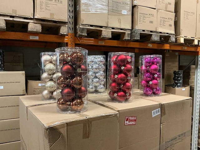 Partij diverse glazen kerstballen 80mm 15/tube (96 tubes) - afbeelding 1 van  11