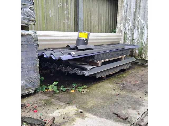 Partij diverse golfplaten op pallet - afbeelding 2 van  6