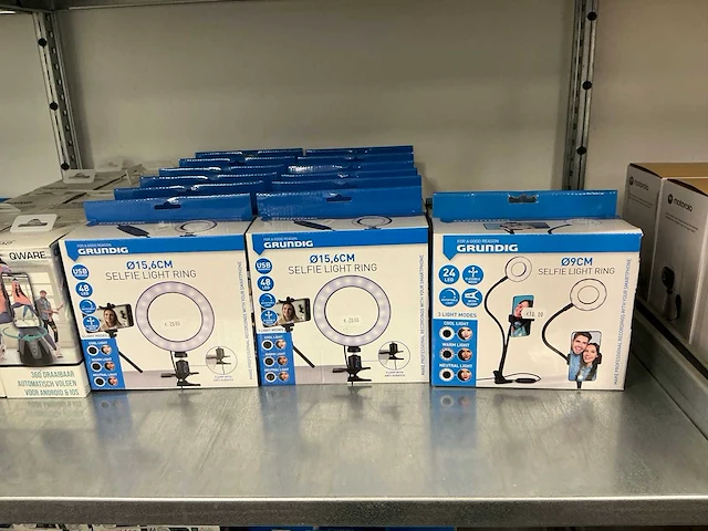 Partij diverse grundig/qware selfie light rings/tripods/automatisch volgen (118x) - afbeelding 3 van  9