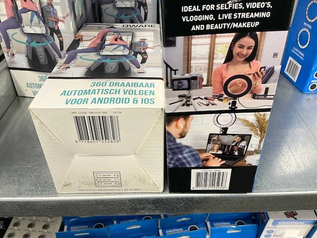 Partij diverse grundig/qware selfie light rings/tripods/automatisch volgen (118x) - afbeelding 8 van  9