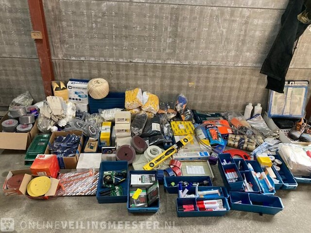 Partij diverse handelsgoederen - afbeelding 1 van  5