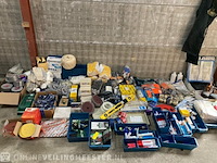 Partij diverse handelsgoederen - afbeelding 1 van  5
