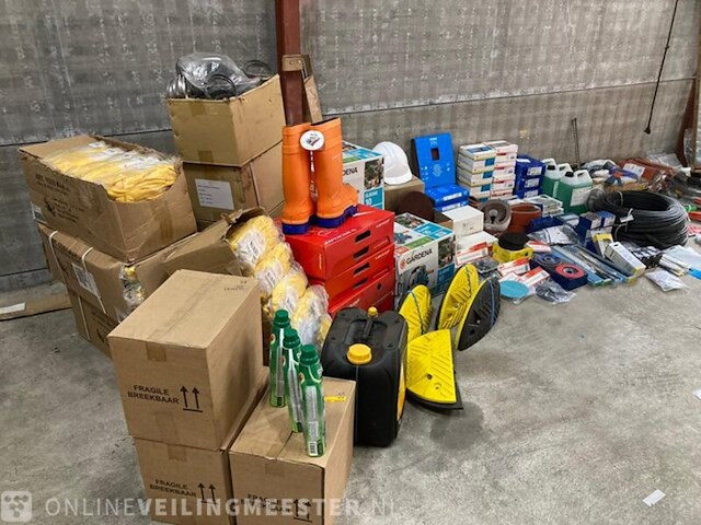 Partij diverse handelsgoederen - afbeelding 1 van  7