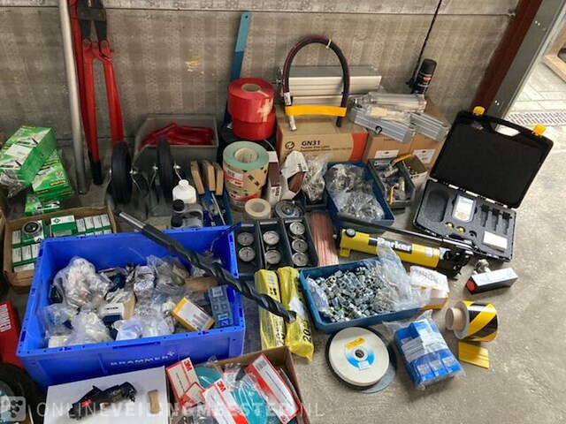 Partij diverse handelsgoederen - afbeelding 2 van  7