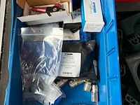 Partij diverse handelsgoederen - afbeelding 7 van  24