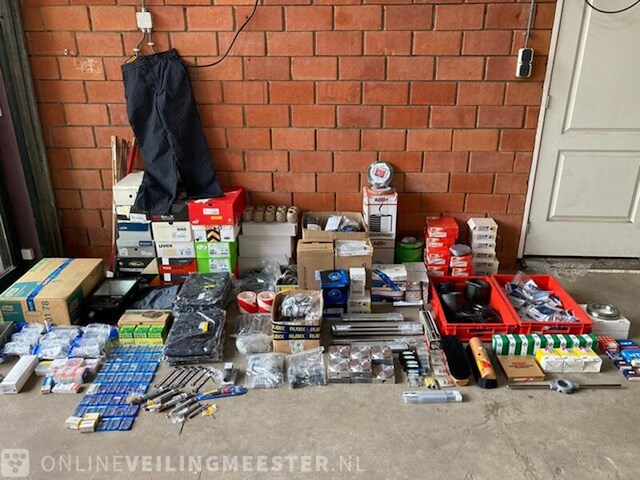 Partij diverse handelsgoederen - afbeelding 1 van  15