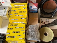 Partij diverse handelsgoederen - afbeelding 2 van  17