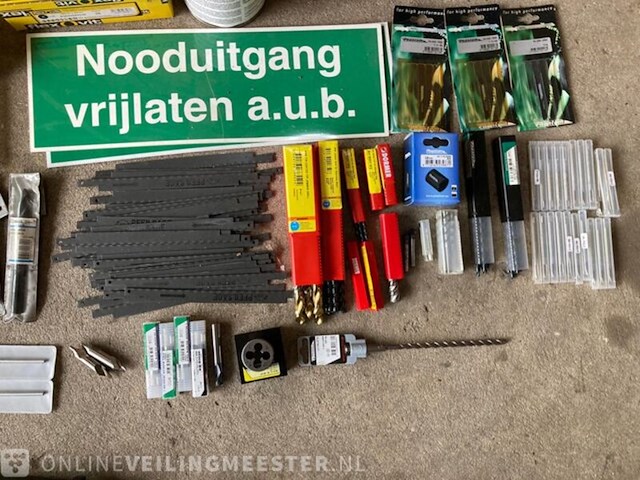 Partij diverse handelsgoederen - afbeelding 16 van  17