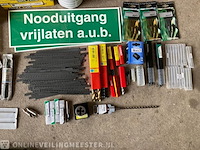 Partij diverse handelsgoederen - afbeelding 16 van  17