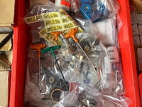 Partij diverse handelsgoederen - afbeelding 4 van  17