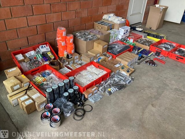 Partij diverse handelsgoederen - afbeelding 1 van  17
