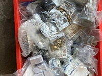 Partij diverse handelsgoederen - afbeelding 22 van  38