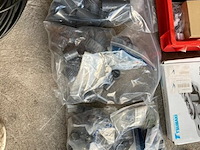 Partij diverse handelsgoederen - afbeelding 29 van  38