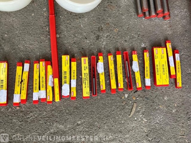 Partij diverse handelsgoederen - afbeelding 35 van  38
