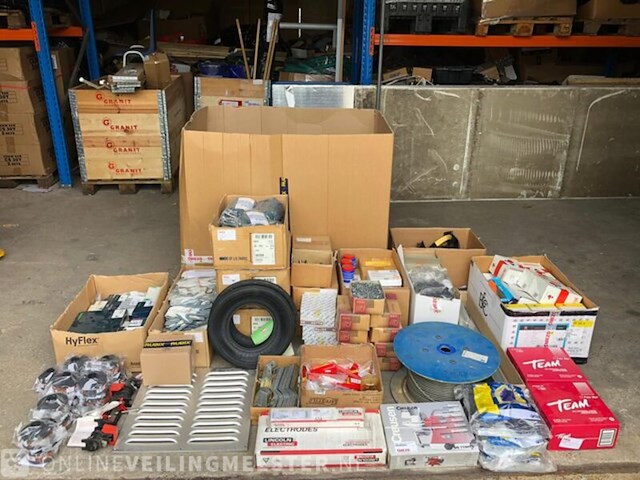 Partij diverse handelsgoederen - afbeelding 1 van  9