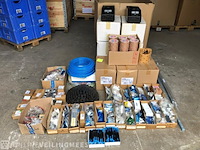 Partij diverse handelsgoederen - afbeelding 1 van  16