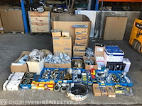 Partij diverse handelsgoederen - afbeelding 1 van  16