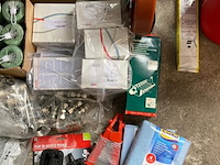 Partij diverse handelsgoederen - afbeelding 2 van  18