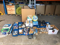 Partij diverse handelsgoederen - afbeelding 1 van  14