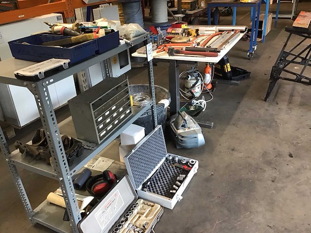 Partij diverse handgereedschappen/workmate en diversen - afbeelding 2 van  10