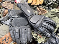 Partij diverse handschoenen - afbeelding 1 van  5