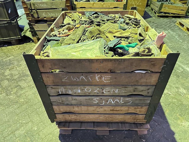 Partij diverse handschoenen - afbeelding 2 van  3