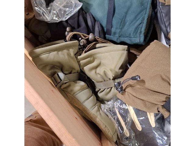 Partij diverse handschoenen - afbeelding 7 van  8