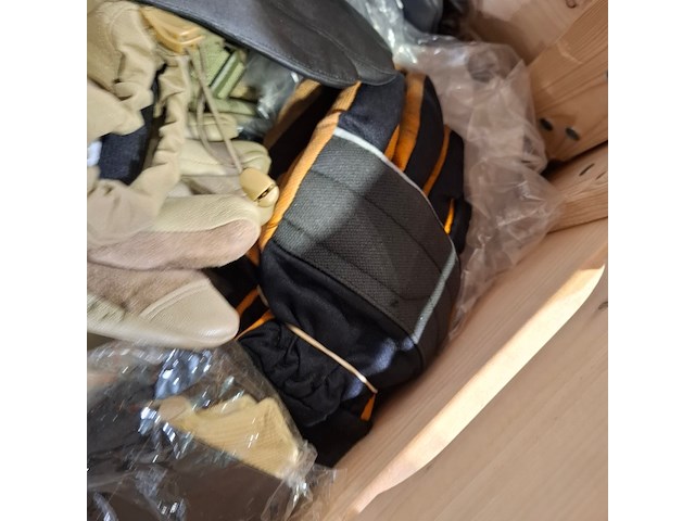 Partij diverse handschoenen - afbeelding 8 van  8