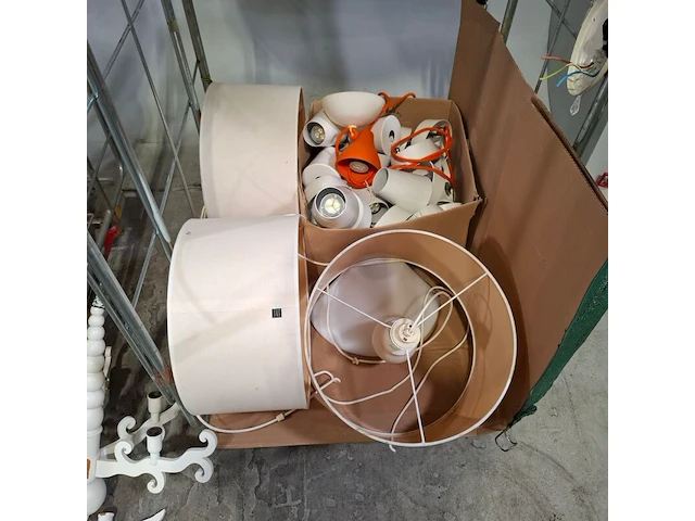 Partij diverse hanglampen en lampenkappen, o.a lnd design, home sweet home, lundia oy - afbeelding 2 van  23