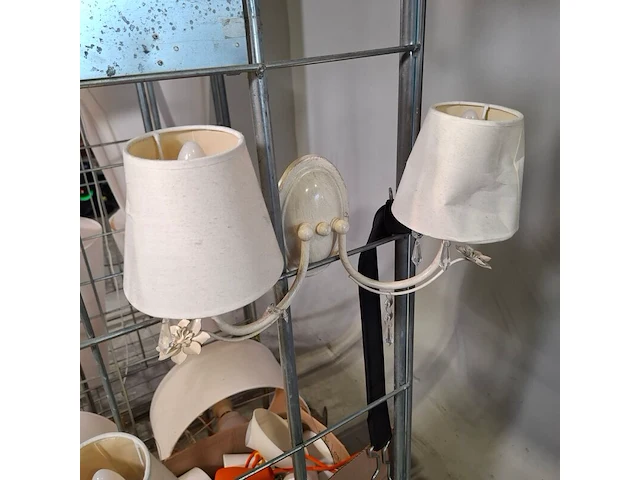 Partij diverse hanglampen en lampenkappen, o.a lnd design, home sweet home, lundia oy - afbeelding 13 van  23