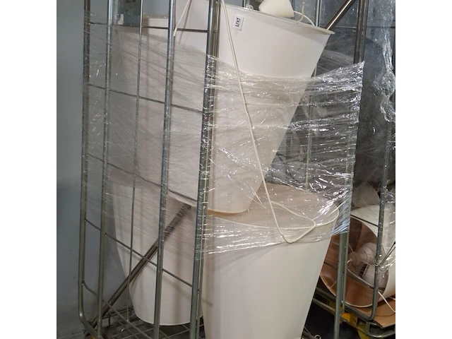 Partij diverse hanglampen en lampenkappen, o.a lnd design - afbeelding 2 van  10