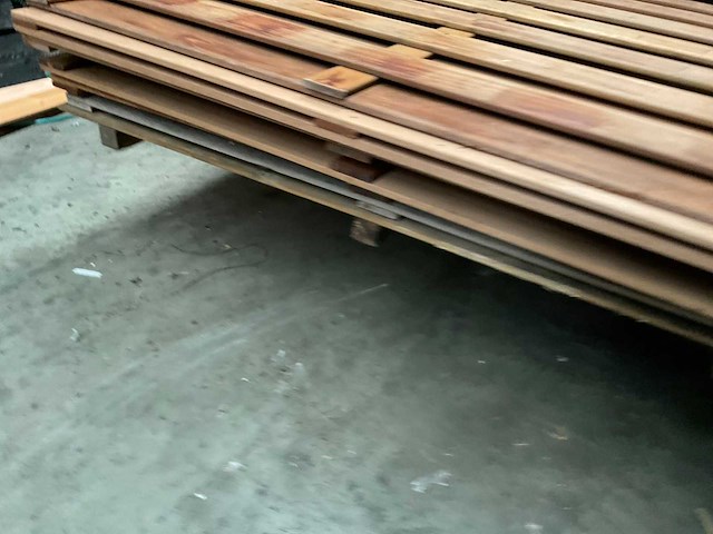 Partij diverse hardhout tuinschermen 180x180 cm - afbeelding 9 van  13