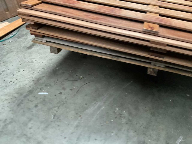 Partij diverse hardhout tuinschermen 180x180 cm - afbeelding 10 van  13