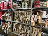 Partij diverse havaianas slippers (236x) - afbeelding 1 van  24