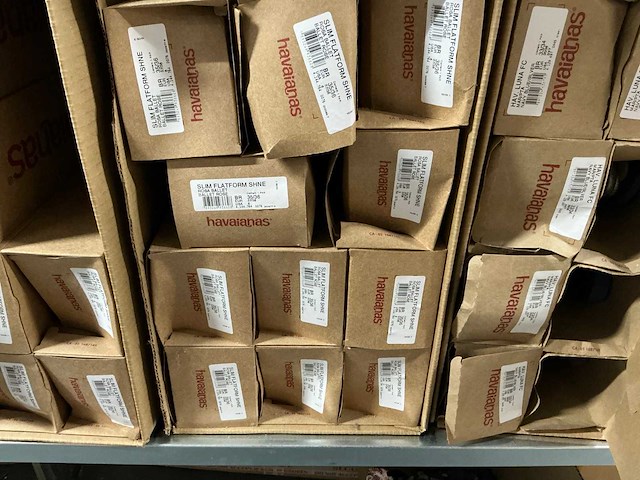 Partij diverse havaianas slippers (236x) - afbeelding 14 van  24