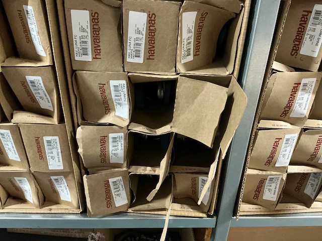 Partij diverse havaianas slippers (236x) - afbeelding 15 van  24