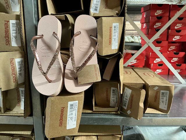 Partij diverse havaianas slippers (236x) - afbeelding 17 van  24