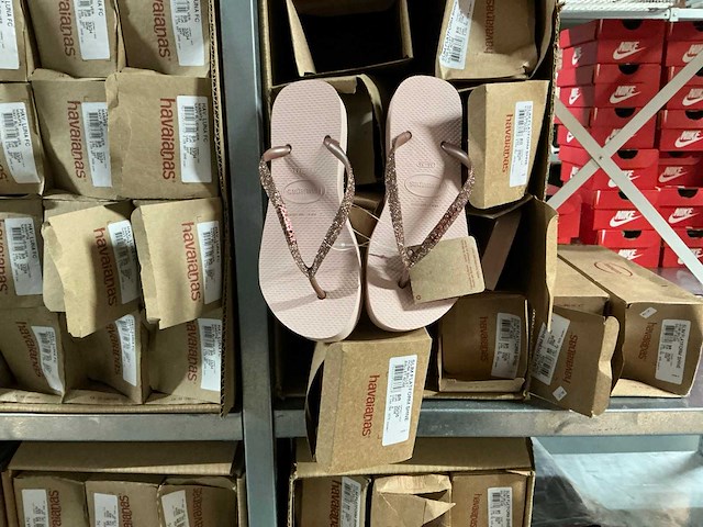 Partij diverse havaianas slippers (236x) - afbeelding 12 van  24