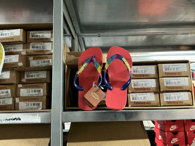 Partij diverse havaianas slippers (236x) - afbeelding 18 van  24
