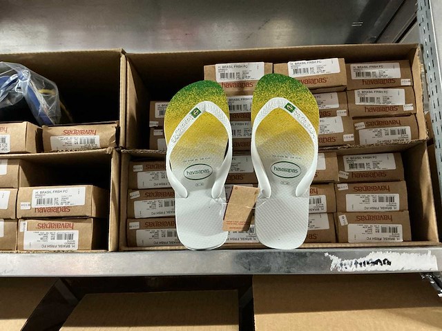 Partij diverse havaianas slippers (236x) - afbeelding 19 van  24