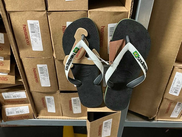 Partij diverse havaianas slippers (236x) - afbeelding 22 van  24