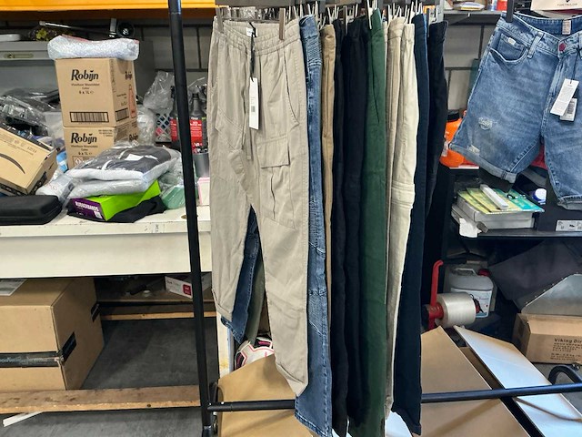 Partij diverse heren broeken purewhite/carhartt/penguin (37x) - afbeelding 1 van  9