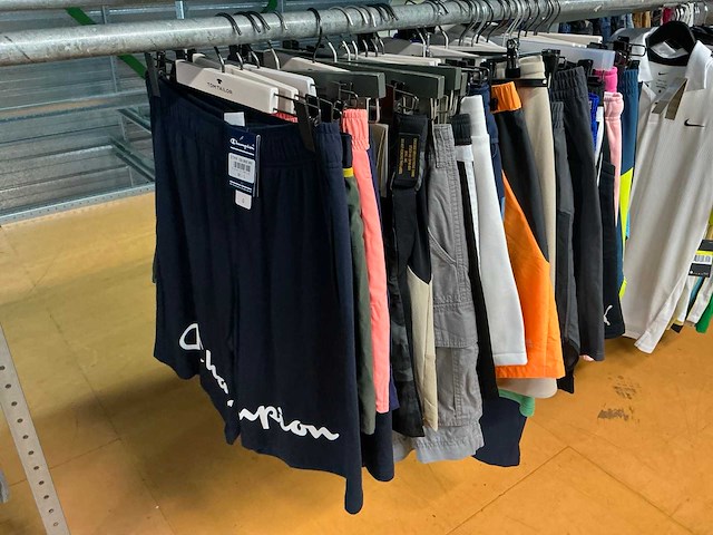 Partij diverse heren shorts o.a champion/nike/adidas etc (30x) - afbeelding 1 van  13