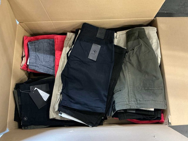 Partij diverse heren shorts o.a guess/lyle&scott/airforce (55x) - afbeelding 2 van  13